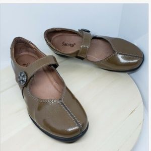 Sanita 38 Brown Patent Leather US 7 - 7.5 Mary Jane Shoes